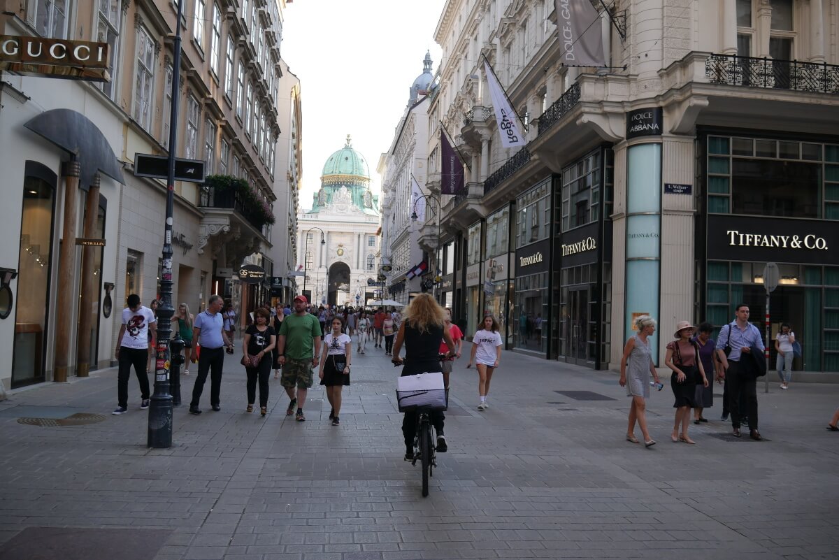 Улица Кольмаркт в Вене