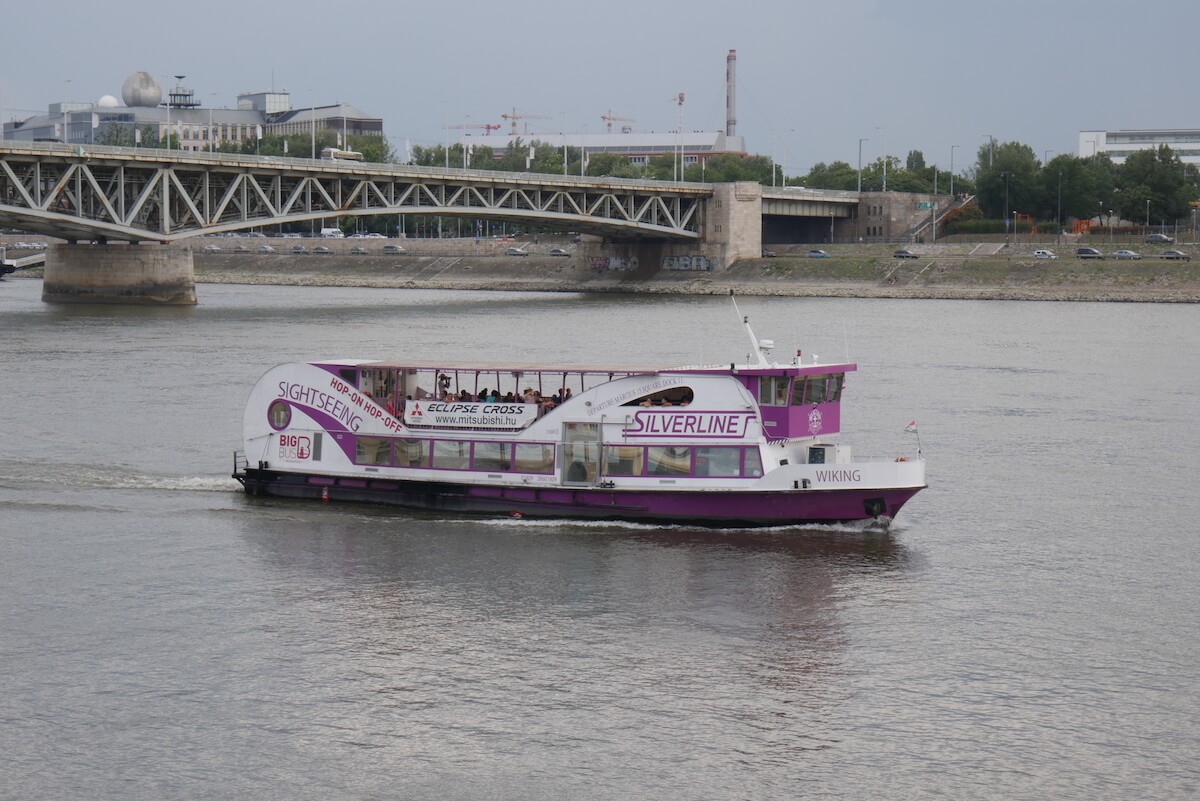 Туристический кораблик на Дунае в Вене