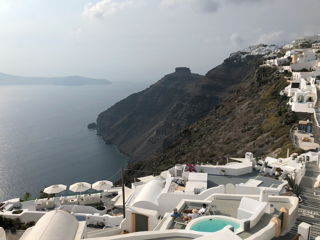 Cheapest hotels Santorini
